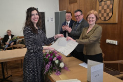 Sofija Silobrčić prima nagradu